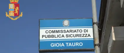 Arrestato dalla Polizia a Gioia Tauro un uomo evaso dai domiciliari: sorpreso per strada, ora è in carcere