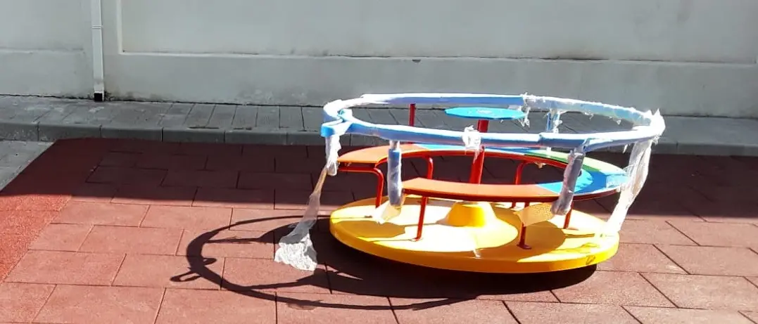 Scuole sicure e belle a Reggio: arrivati i nuovi arredi e attrezzi sportivi per le palestre scolastiche