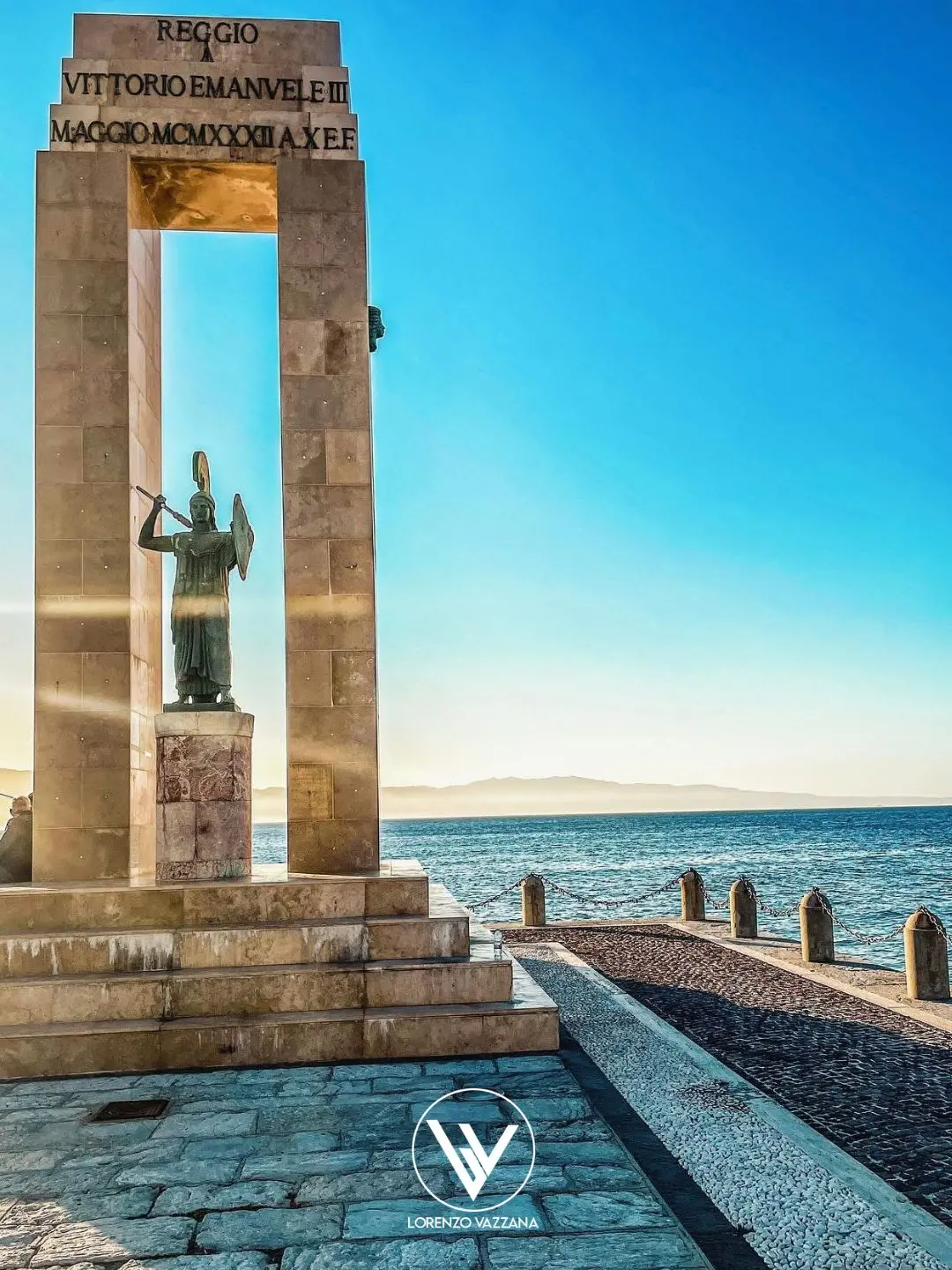 LA FOTO DEL GIORNO | Athena, la Dea trafitta dal Sole