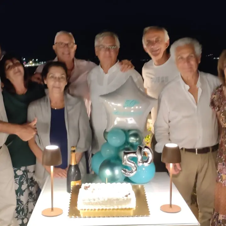 Reggio, gli alunni della classe 5 D del liceo scientifico “Da Vinci\" festeggiano i 50 anni dalla maturità