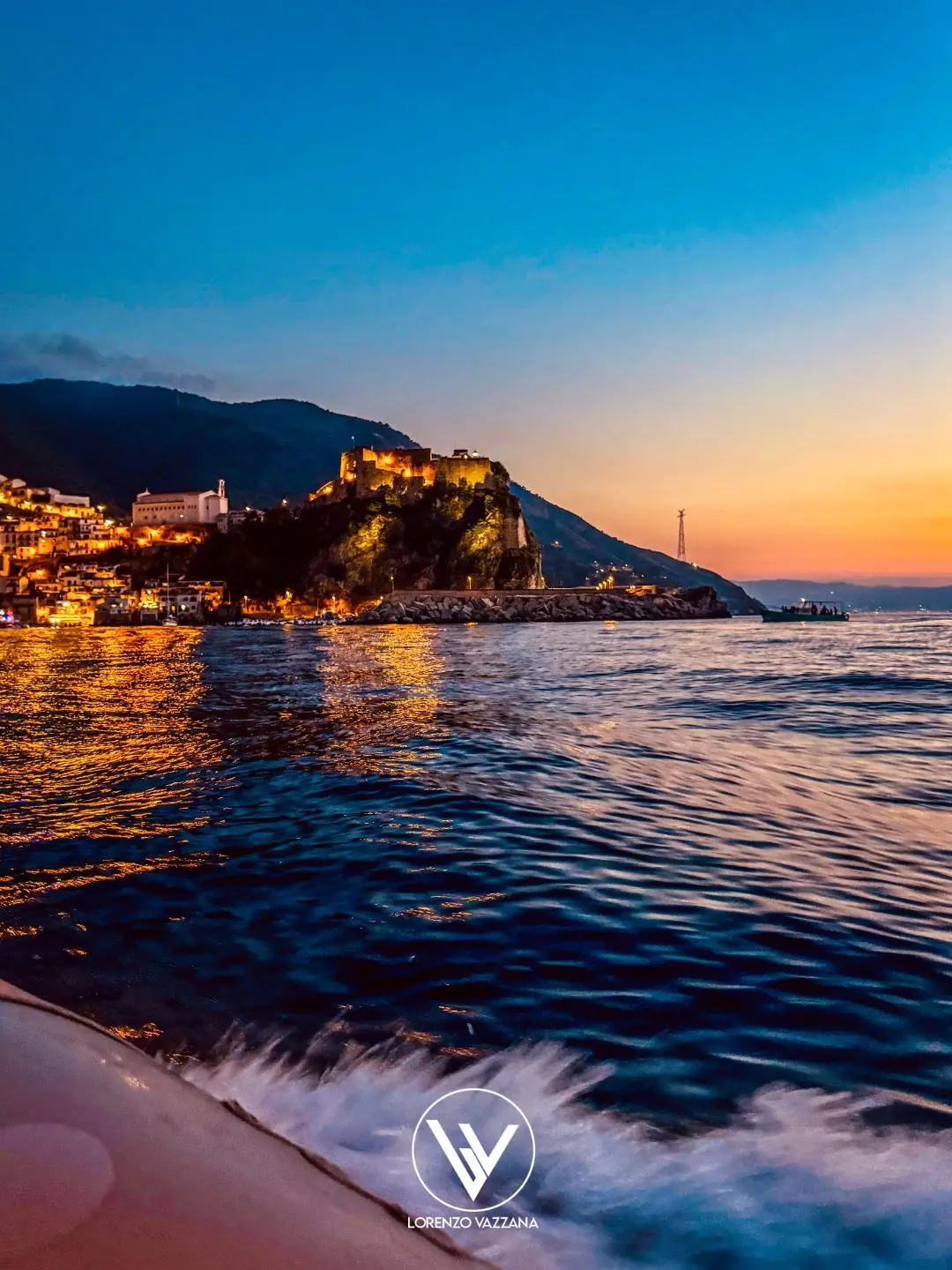 LA FOTO DEL GIORNO | Rientro al cuore di Scilla