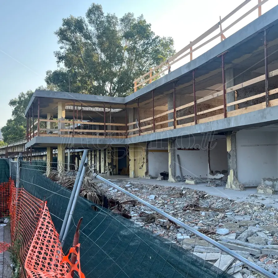 Cabine demolite, degradate e riqualificate (solo 92): sfuma l'estate 2025 del Lido comunale di Reggio - FOTO
