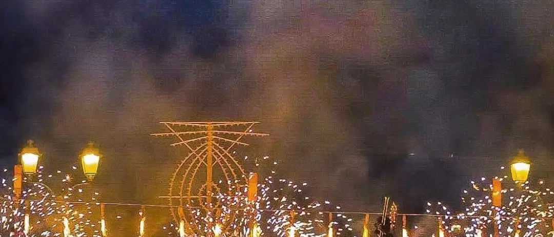 LA FOTO DEL GIORNO | San Rocco tra fede, fuochi e devozione