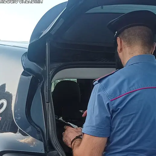 Melito Porto Salvo, “dinner show”, fuochi d’artificio abusivi e 2 lavoratori in nero in un lido: 4 denunce e pesanti sanzioni