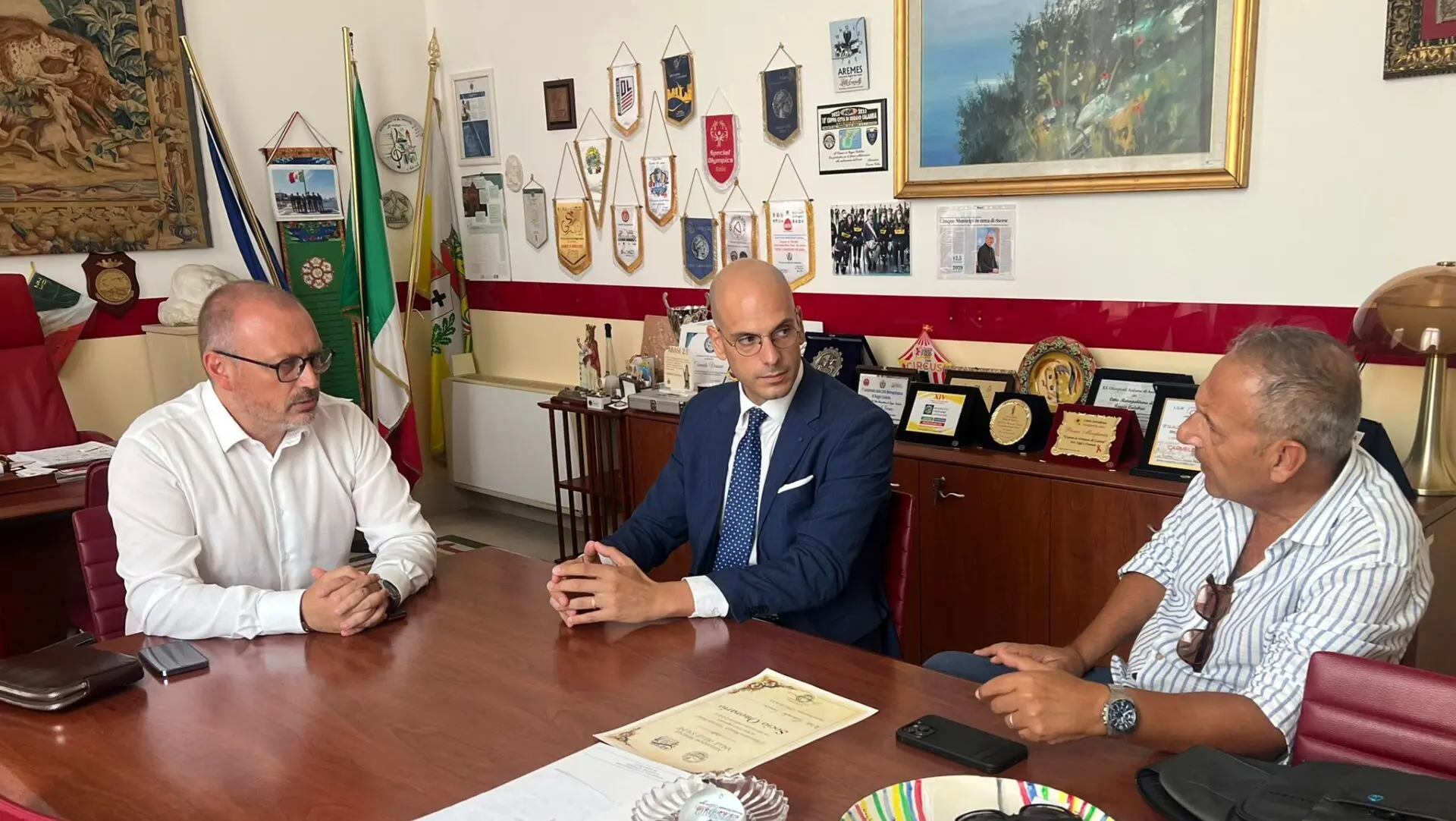 Ritardi nei pagamenti agli assistenti educativi, incontro a Palazzo Alvaro: stipendi sbloccati dalla prossima settimana