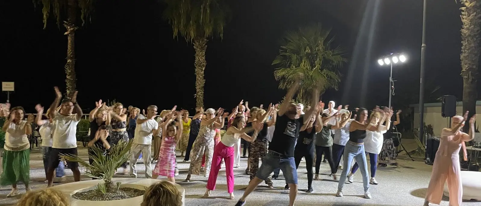 Catona, Piazza Domenico e Chiara animata da un momento di festa