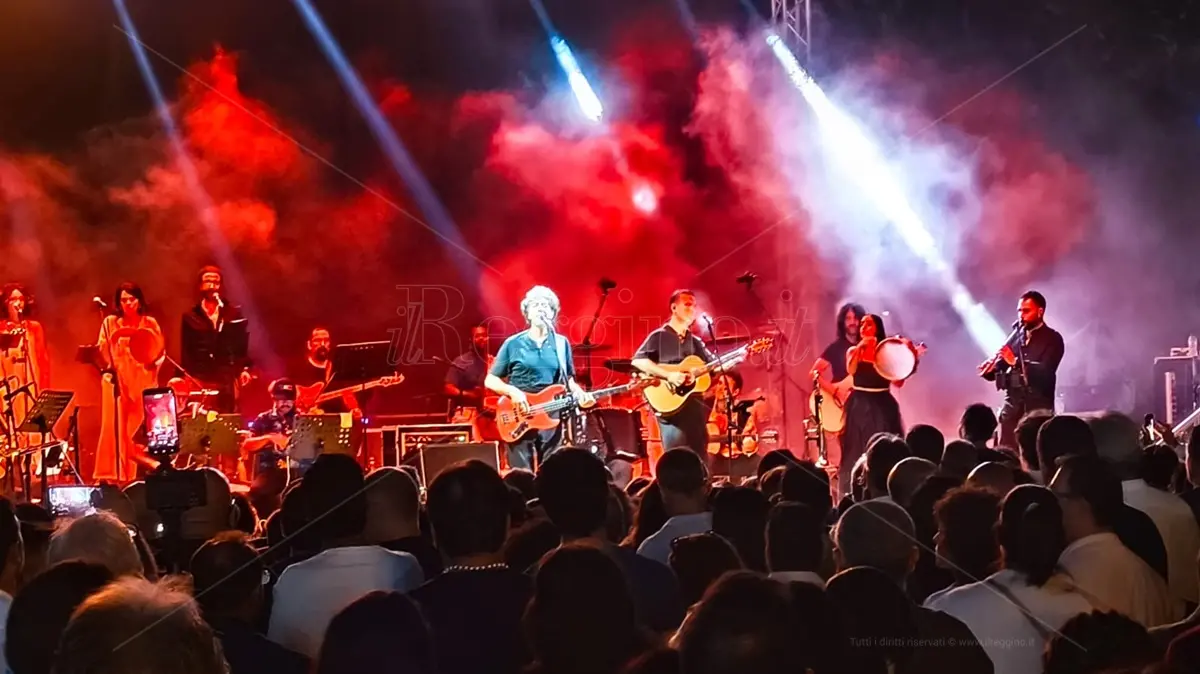Max Gazzè conquista Oppido: il pop d’autore incontra la tradizione calabrese - FOTO