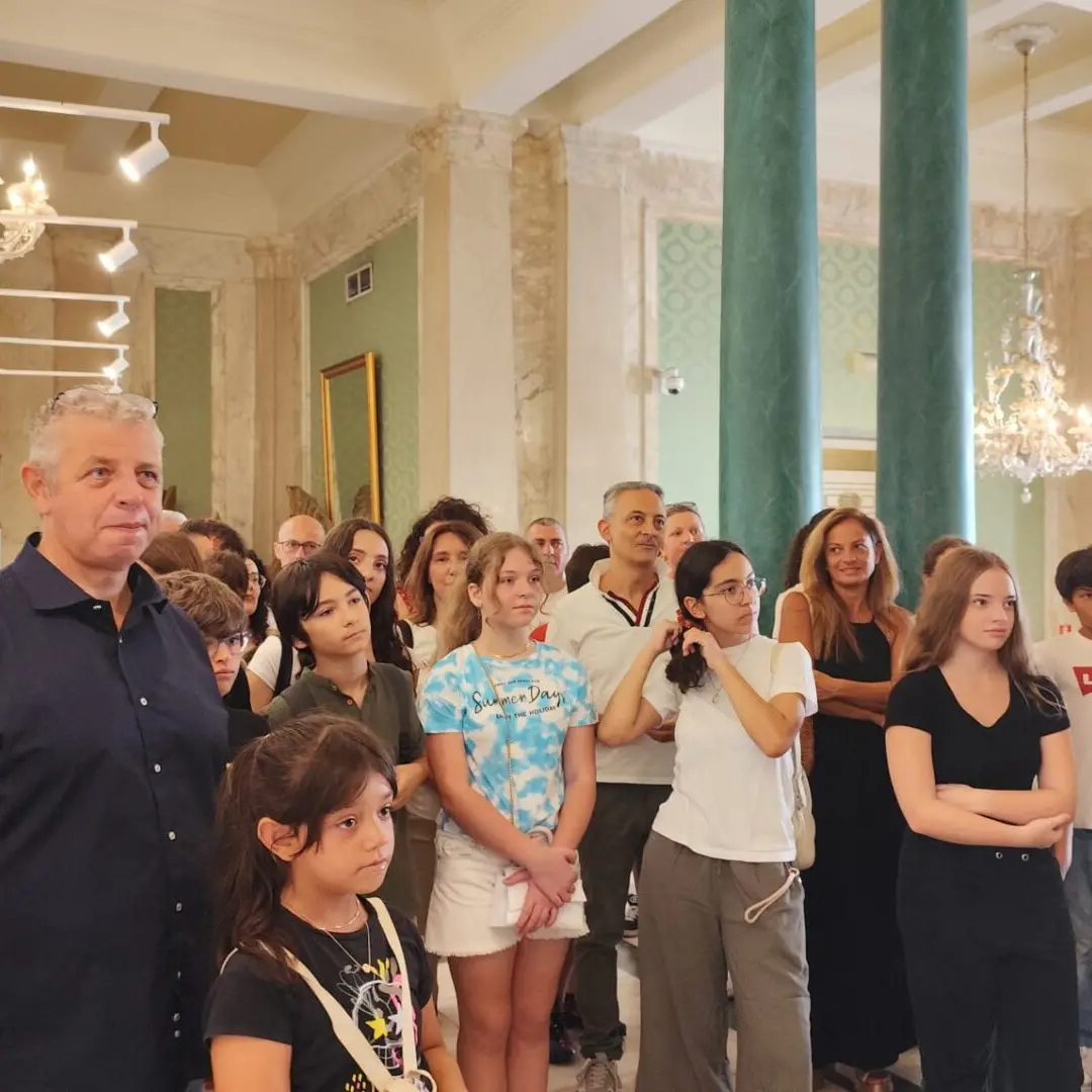 Il “maestrino della musica” rivive a fumetti: inaugurata la mostra su Cilea nel foyer del Teatro Comunale