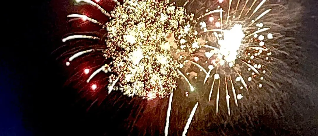 LA FOTO DEL GIORNO | Fuochi sul Mare: la Notte della Madonna a Bova Marina