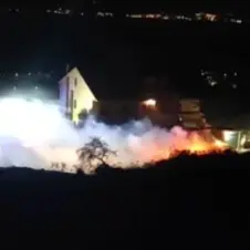 Pellaro, l’Associazione Giustizia e Legalità denuncia: auto incendiate nella notte, residenti senza luce e paura per la sicurezza