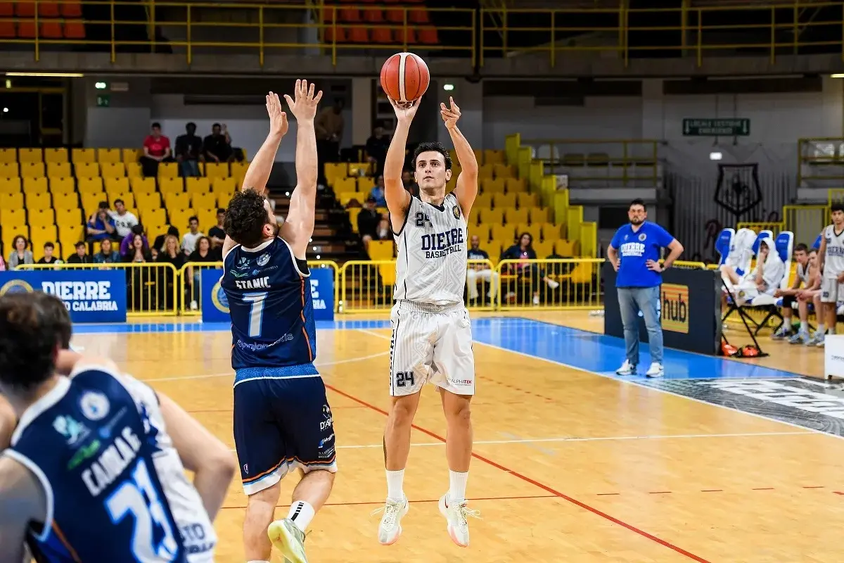 Dierre basket Reggio conferma Fabio Fazzari