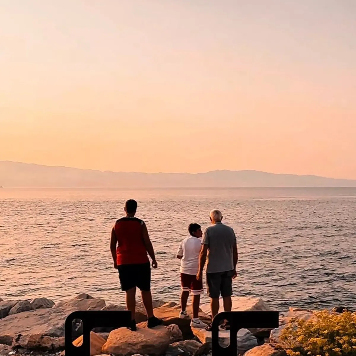 FOTO DEL GIORNO | Le mani del tempo sullo Stretto