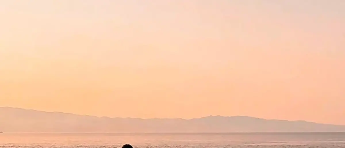 FOTO DEL GIORNO | Le mani del tempo sullo Stretto