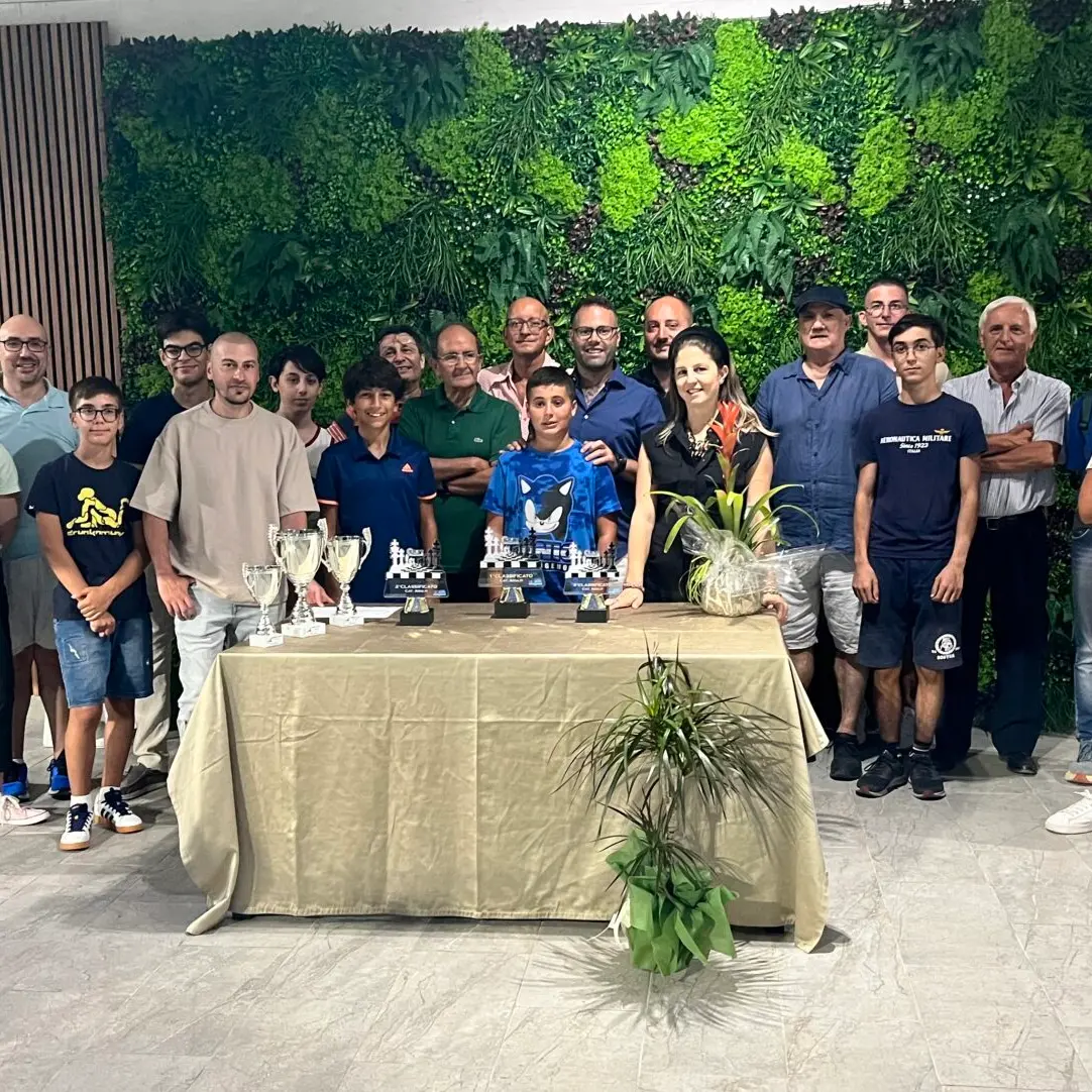 Primo torneo di scacchi “Ezio Sgrò”: all’E-Koru Village giovani e veterani insieme sul podio