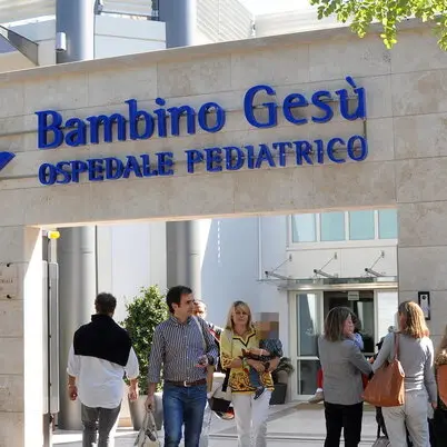 Sta meglio la bimba precipitata dal balcone a Reggio: verrà trasferita al Bambino Gesù di Roma