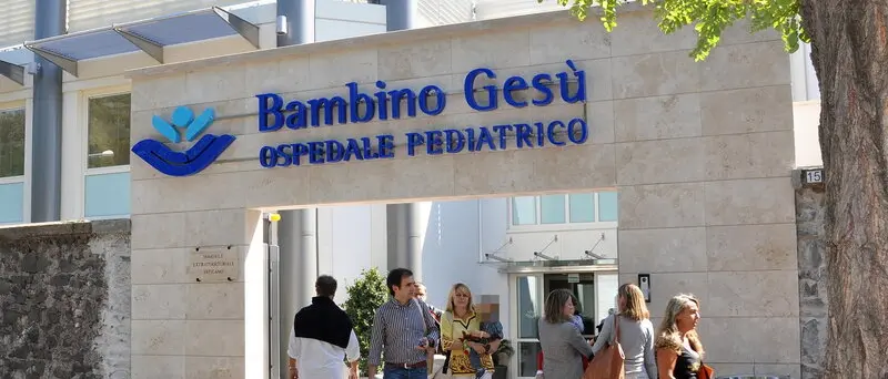 Sta meglio la bimba precipitata dal balcone a Reggio: verrà trasferita al Bambino Gesù di Roma