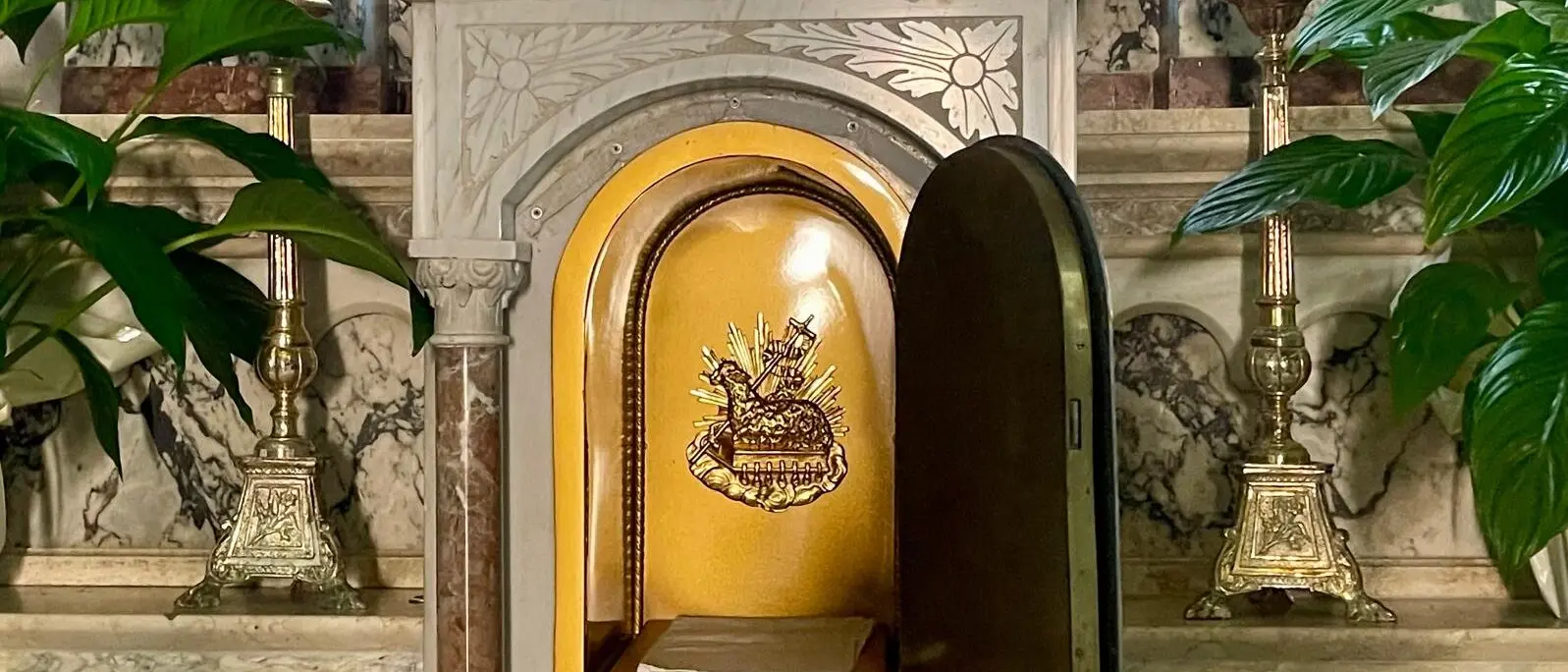 Taurianova, ostie rubate in chiesa: la solidarietà e l'invito alla comunità del Vescovo