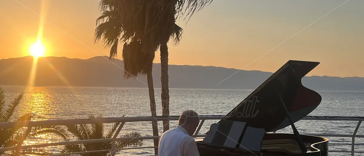Dal tramonto al chiaro di luna, le note di Francesco Cilea risuonano nel respiro del mare di Reggio - FOTO e VIDEO