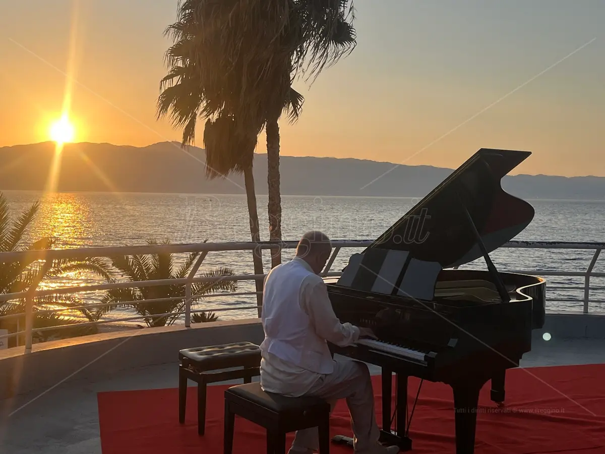 Dal tramonto al chiaro di luna, le note di Francesco Cilea risuonano nel respiro del mare di Reggio - FOTO e VIDEO