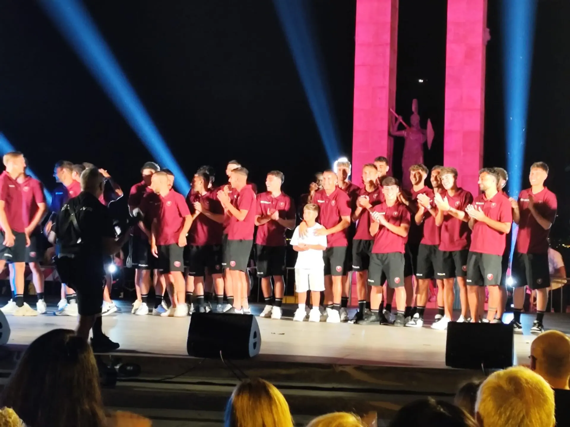 Reggina, l’Arena Franco diventa una bolgia per gli amaranto in un rinnovato abbraccio tra squadra e tifosi - FOTO