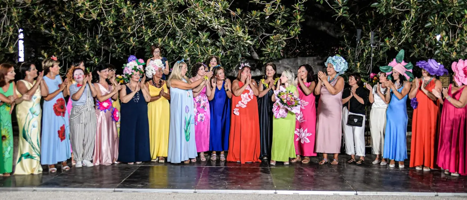 Locri, fiori e colori per la terza edizione dell’evento di beneficenza promosso dall’“Angela Serra”