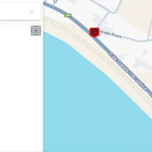 Fuga di gas sulla Statale SS 106 dopo l'incendio di ieri a Saline, aperta una sola corsia al transito