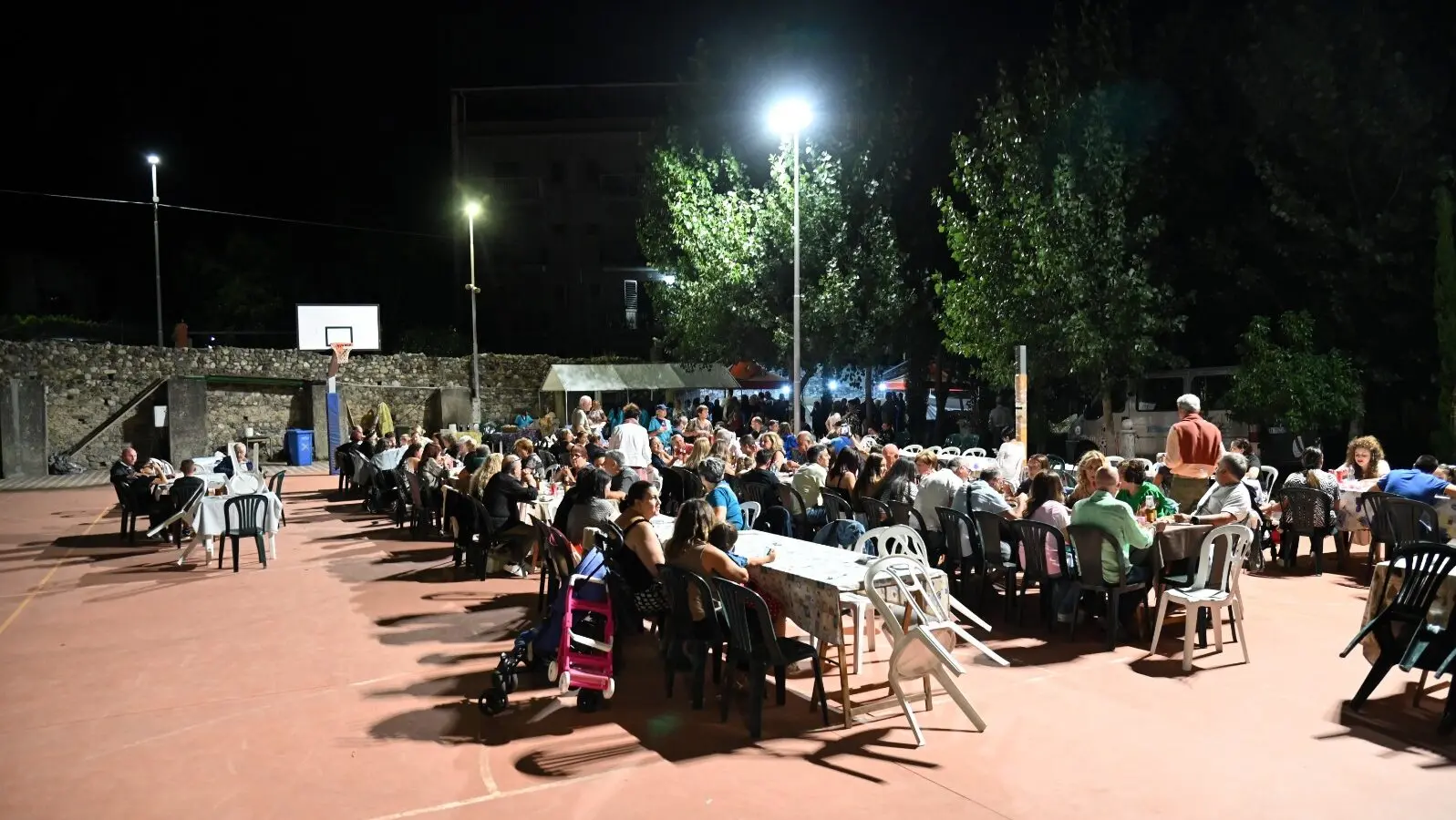 A Cannavò presso il centro ricreativo San Nicola la \"Maccheronata sotto le stelle\"