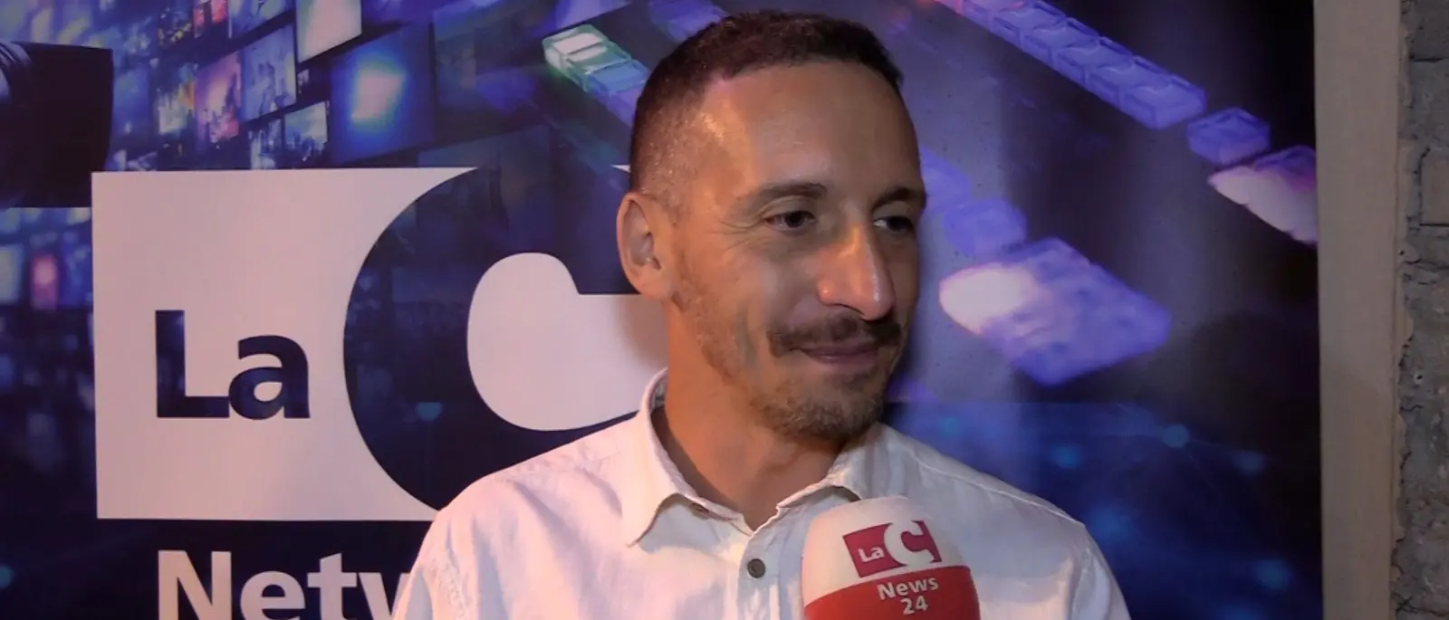 Bova celebra Fabio Mollo con il premio “Chòra tu Vùa”: un omaggio a cinema e radici