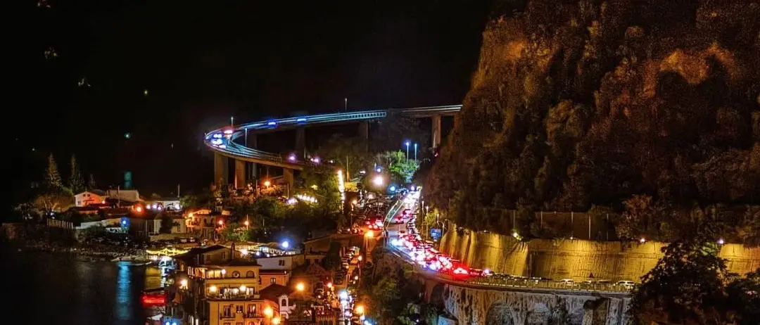 LA FOTO DEL GIORNO | Chianalea, il presepe sul mare