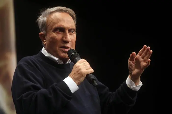 Emilio Fede è morto, l'ex direttore del Tg4 aveva 94 anni