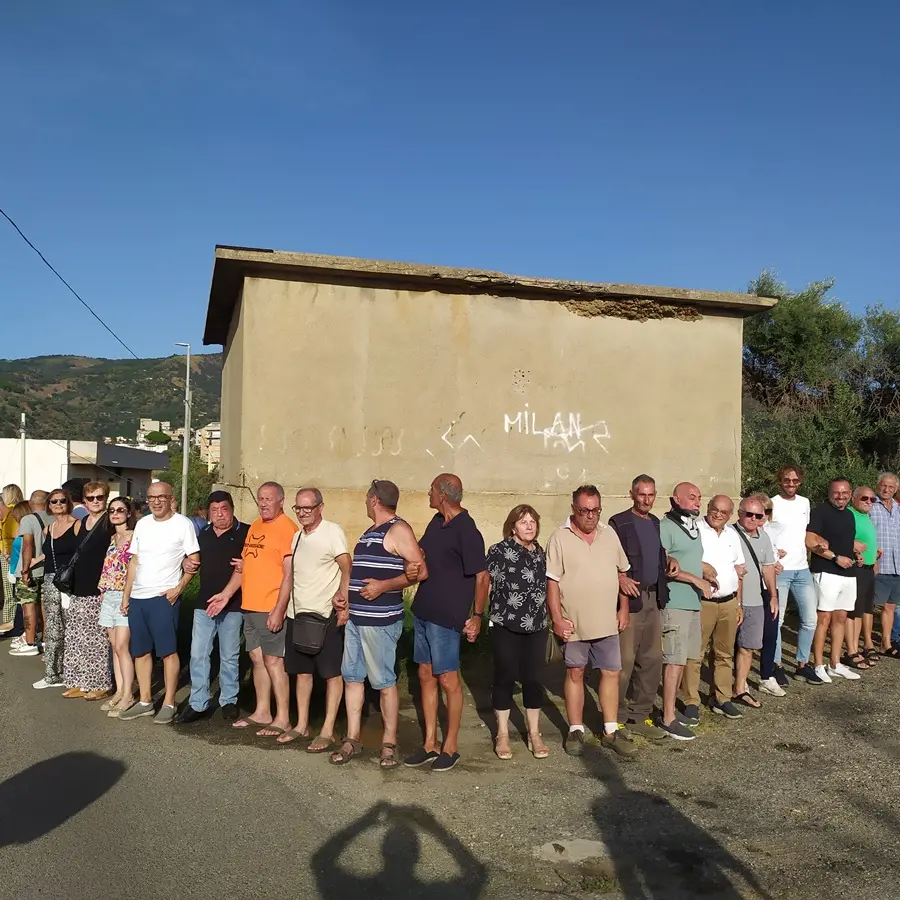 Reggio, Mosorrofa senza acqua: residenti in protesta presso l'acquedotto