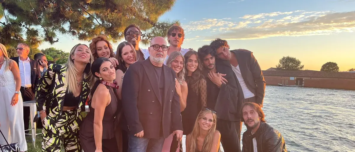 Venezia 82, il regista di Gioia Tauro Davide Manganaro presenta la docu-serie “Creatives”