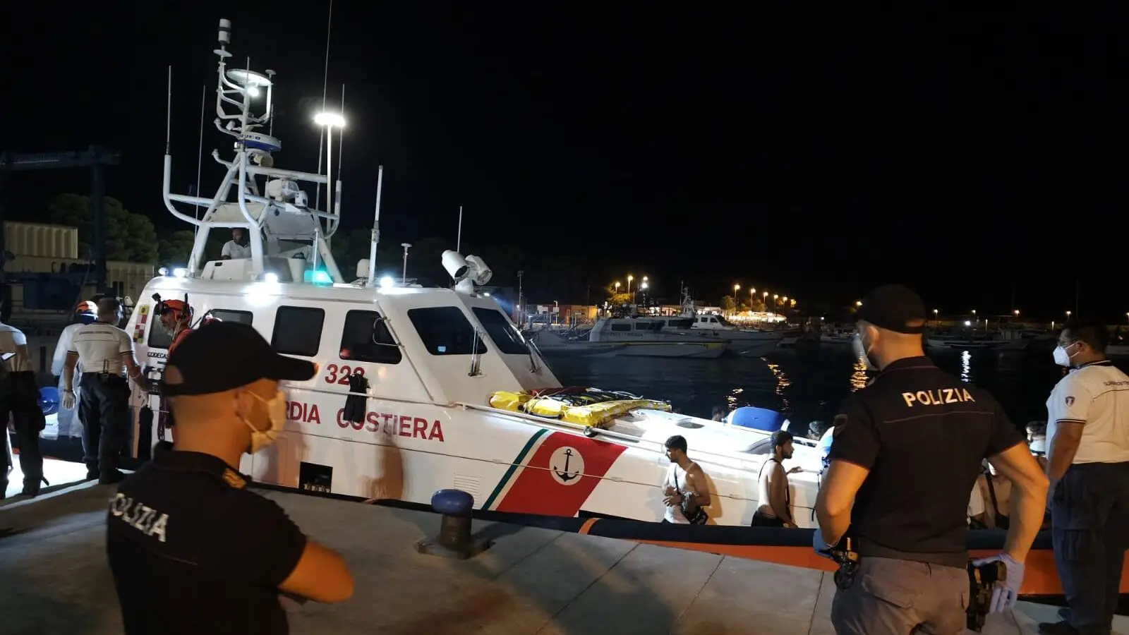 Polizia di Stato, fermati 4 scafisti ritenuti responsabili degli sbarchi di fine agosto a Roccella Ionica
