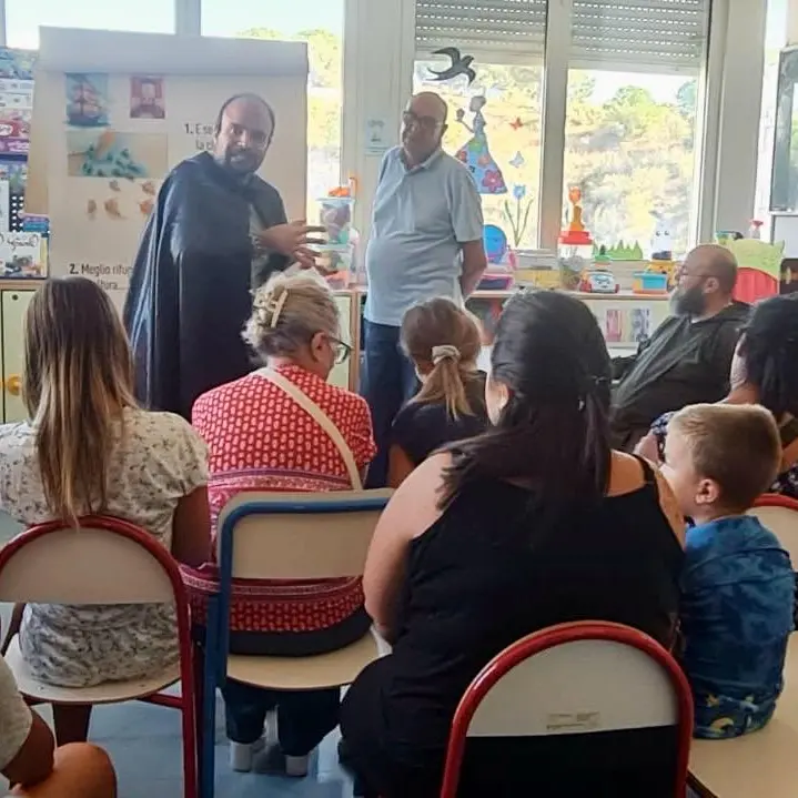 ABIO e Portatori della Vara portano la magia del “Cantastorie” ai piccoli pazienti della Pediatria