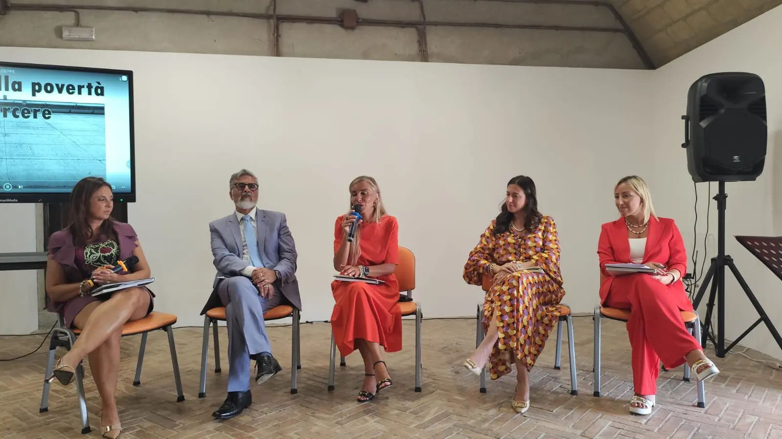 “I volti della povertà in carcere”, al Castello Aragonese una mostra che dà voce agli invisibili