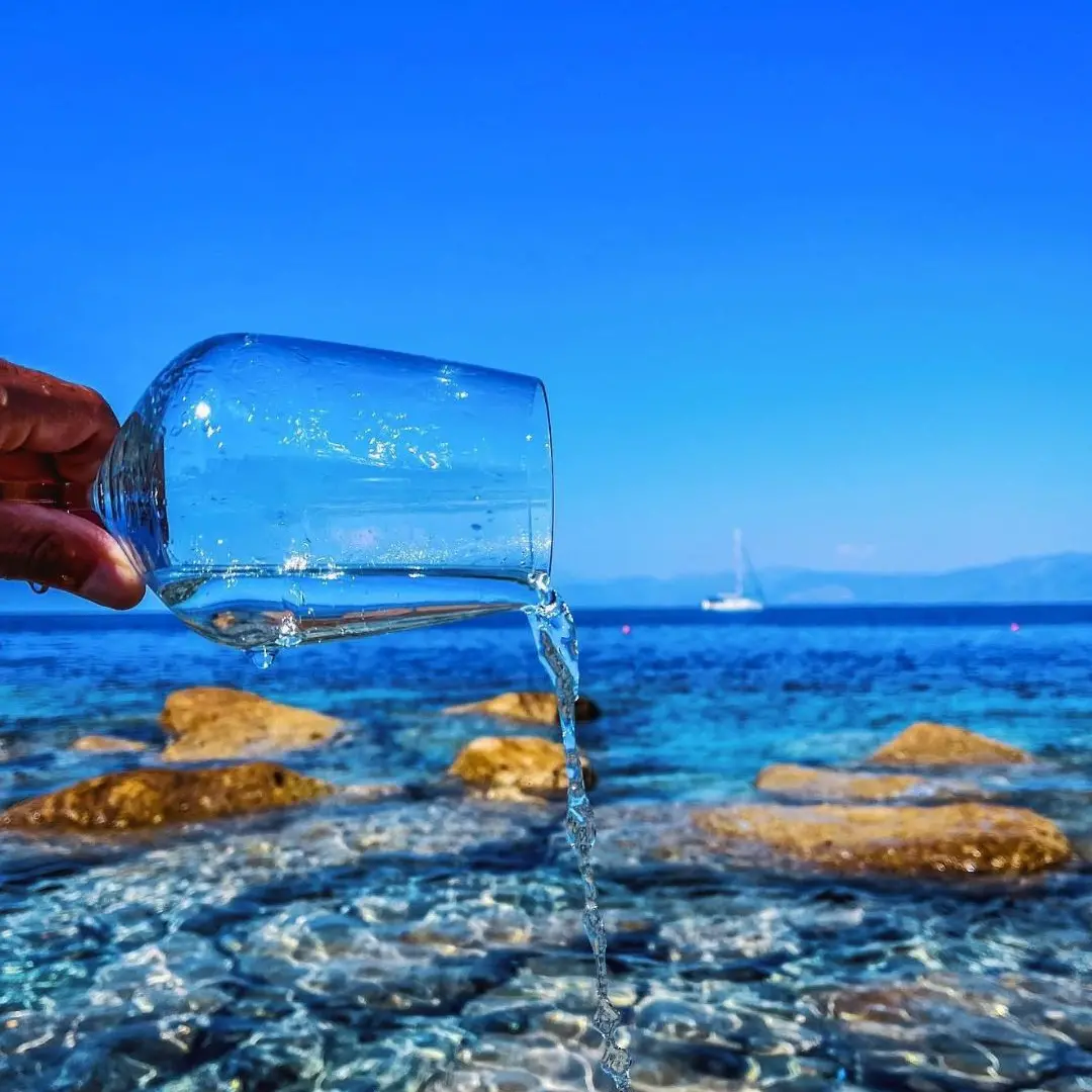 LA FOTO DEL GIORNO | Un bicchiere di mare