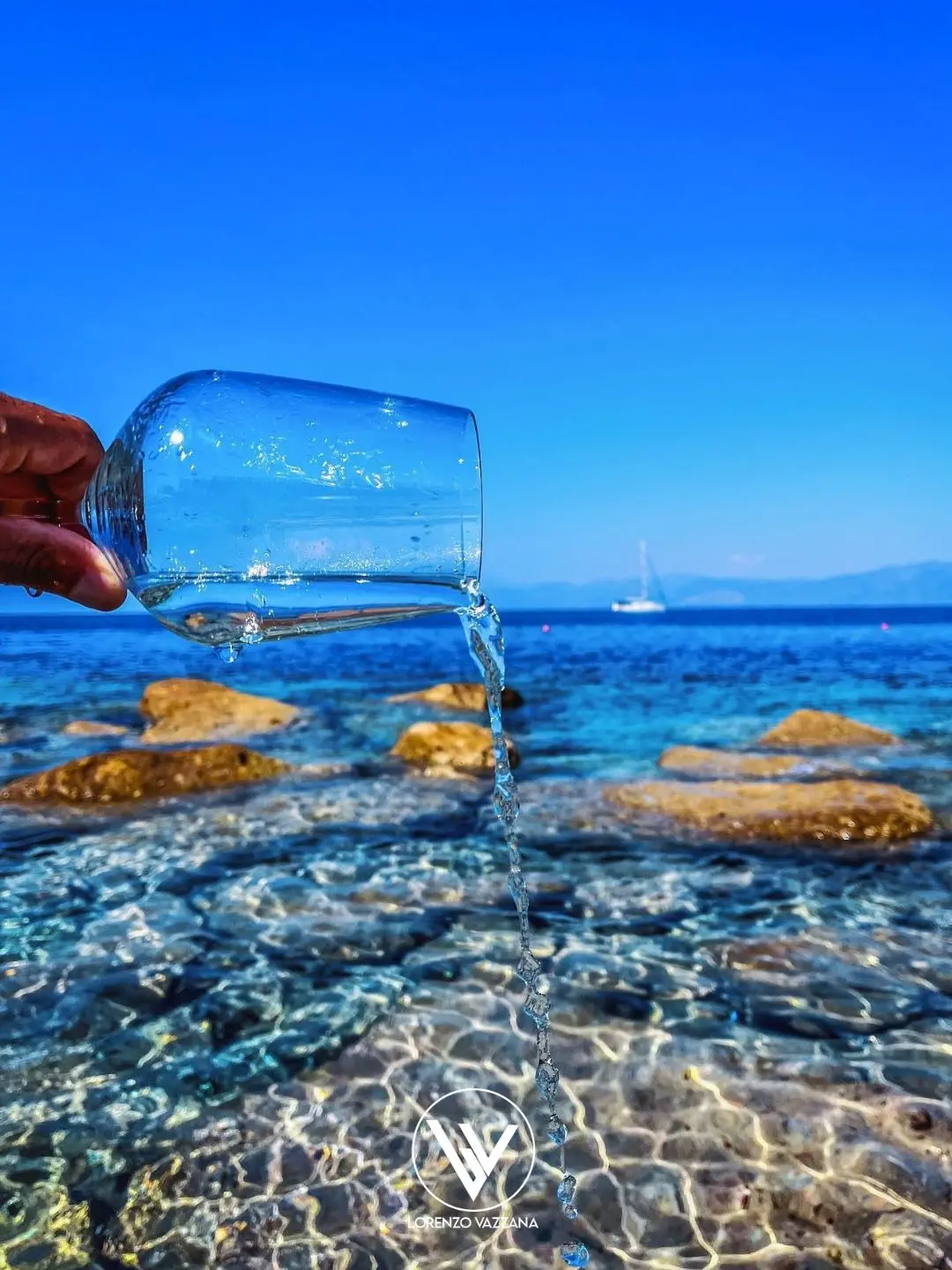 LA FOTO DEL GIORNO | Un bicchiere di mare
