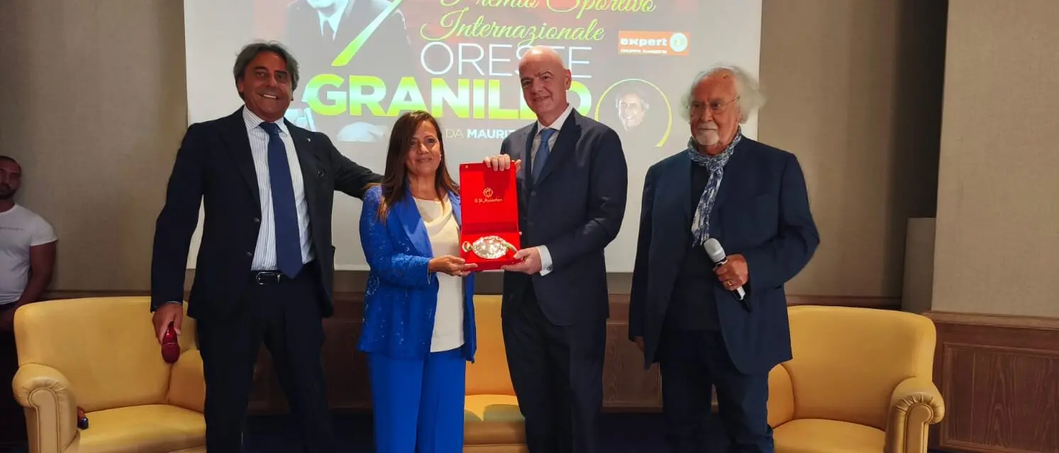 Reggio Calabria, il presidente Infantino al Premio Granillo: «Il calcio unisce i popoli. Forza Reggina, riportiamola in Serie A»