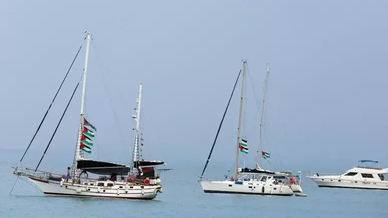 La Flotilla salpata per Gaza colpita nella notte da un drone