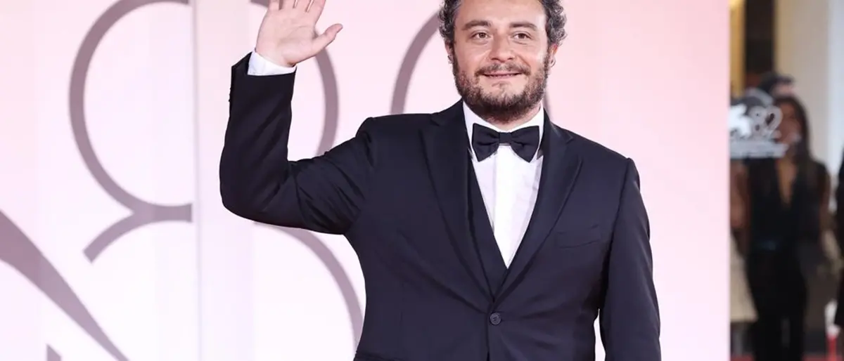 Venezia 82, il reggino Alessio Praticò nel cast della serie “Portobello” di Marco Bellocchio - VIDEO