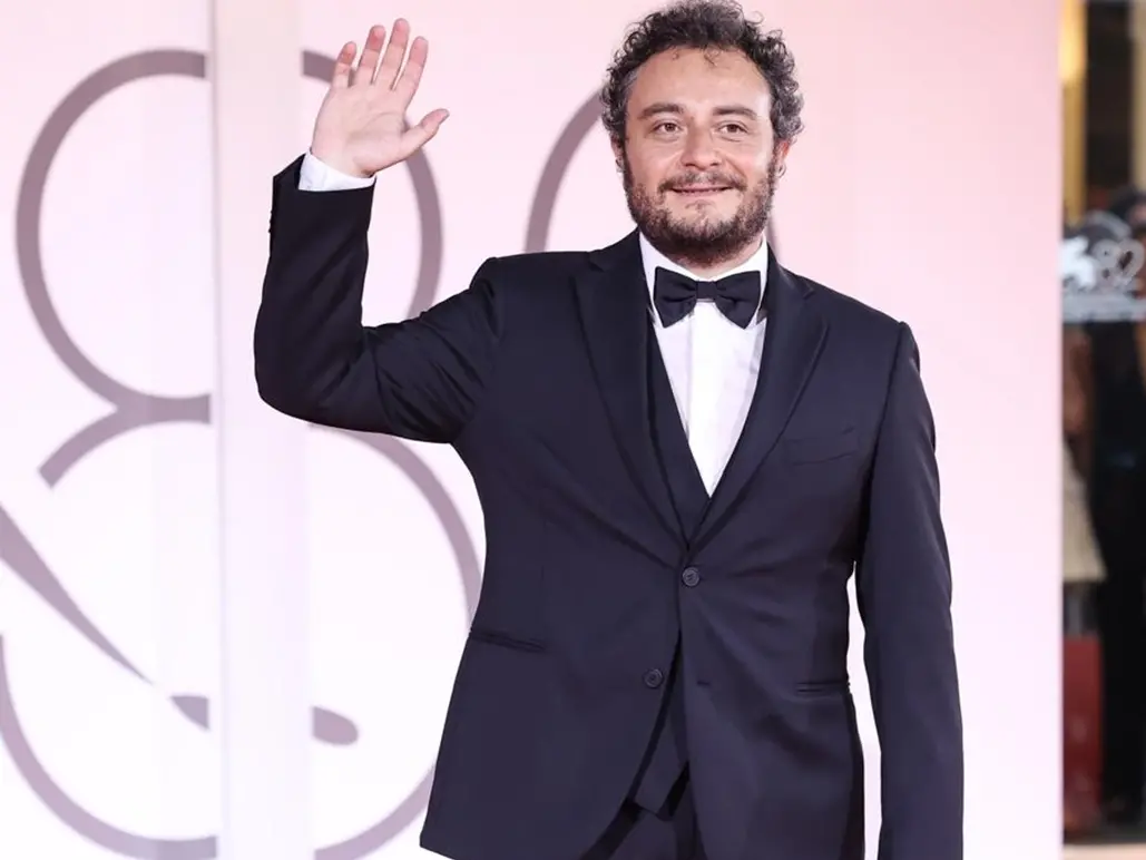 Venezia 82, il reggino Alessio Praticò nel cast della serie “Portobello” di Marco Bellocchio - VIDEO