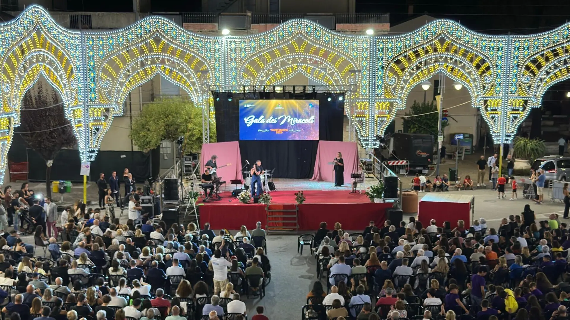 A Taurianova l'evento \"Gala dei Miracoli\" in piazza Macrì