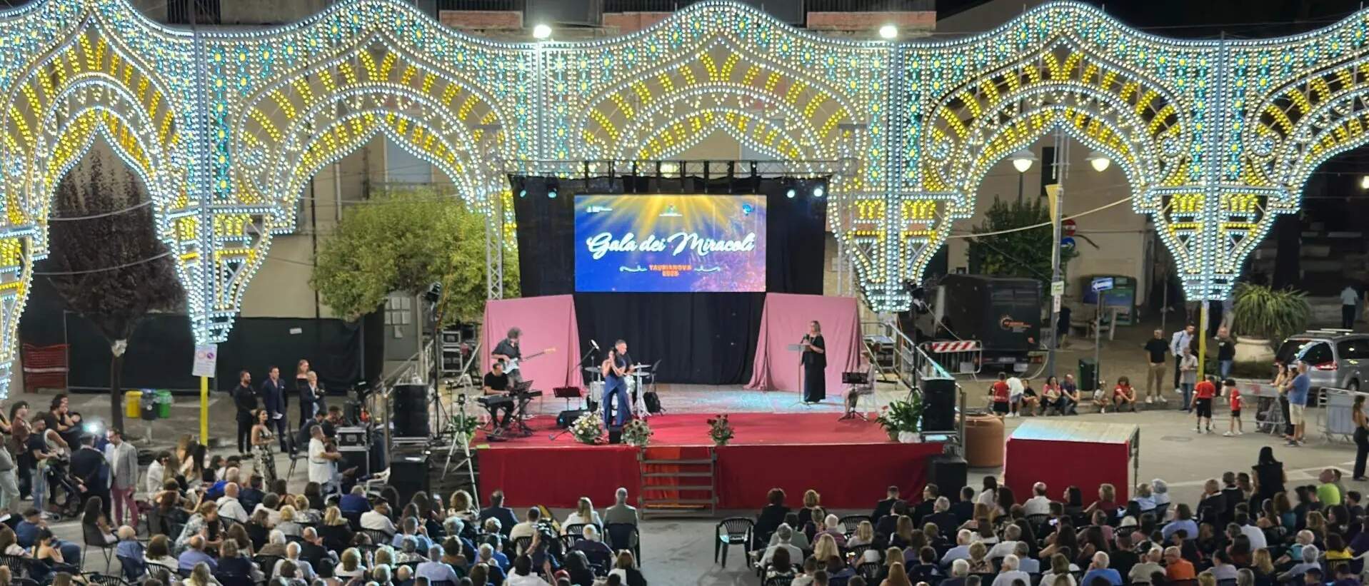 A Taurianova l'evento \"Gala dei Miracoli\" in piazza Macrì