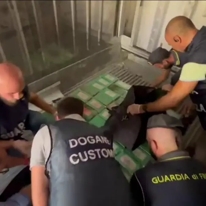 Porto di Gioia Tauro, guardia di Finanza e agenzia Dogane e Monopoli sequestrano 288 kg di cocaina - VIDEO