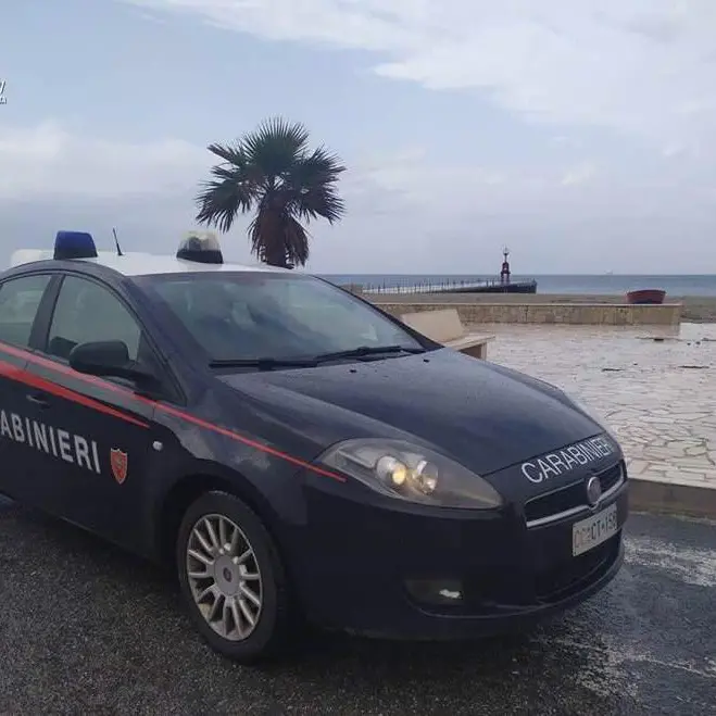 Gioia Tauro: tenta il suicidio, donna salvata dai carabinieri