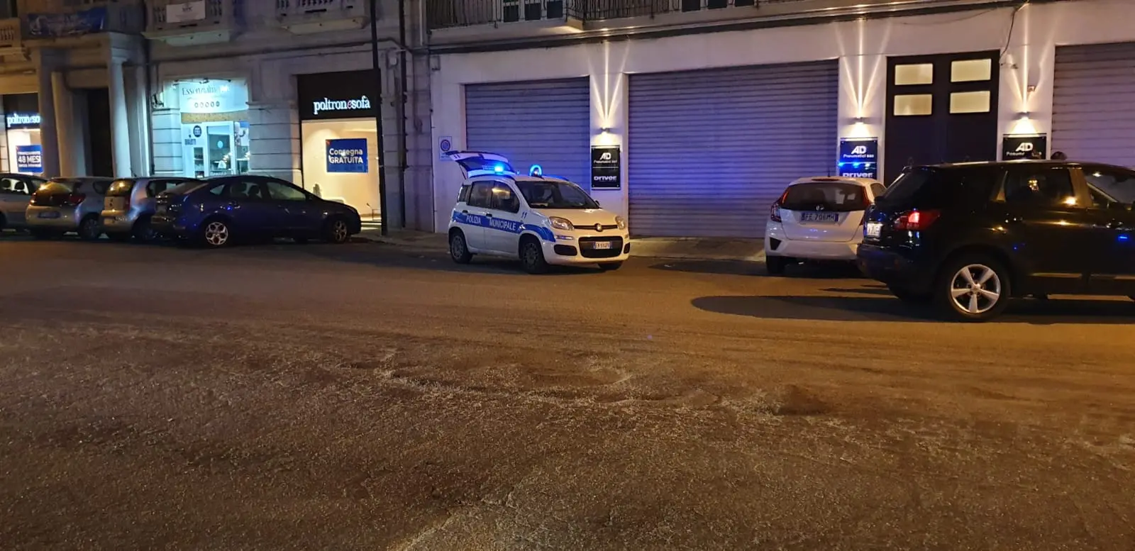 «Aggressione ai vigili? Al mio assistito offese e calci»