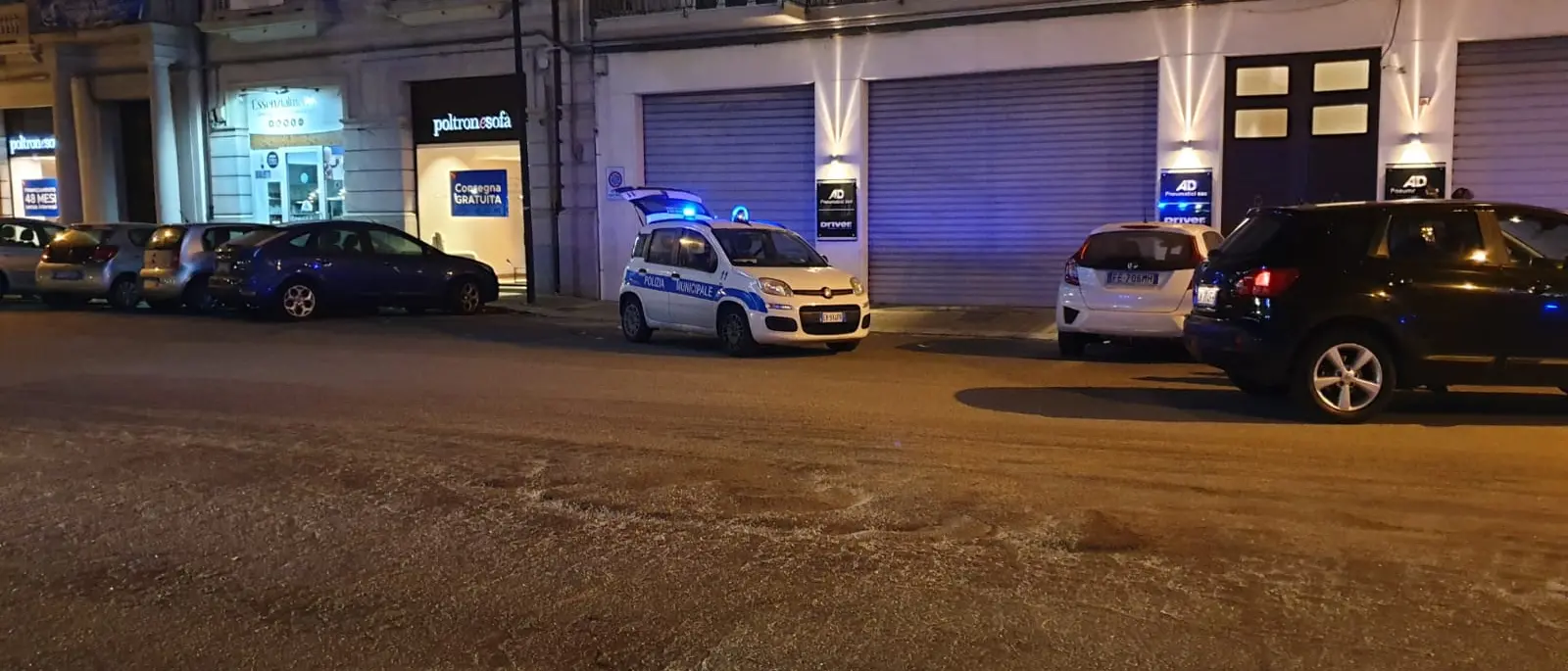 «Aggressione ai vigili? Al mio assistito offese e calci»