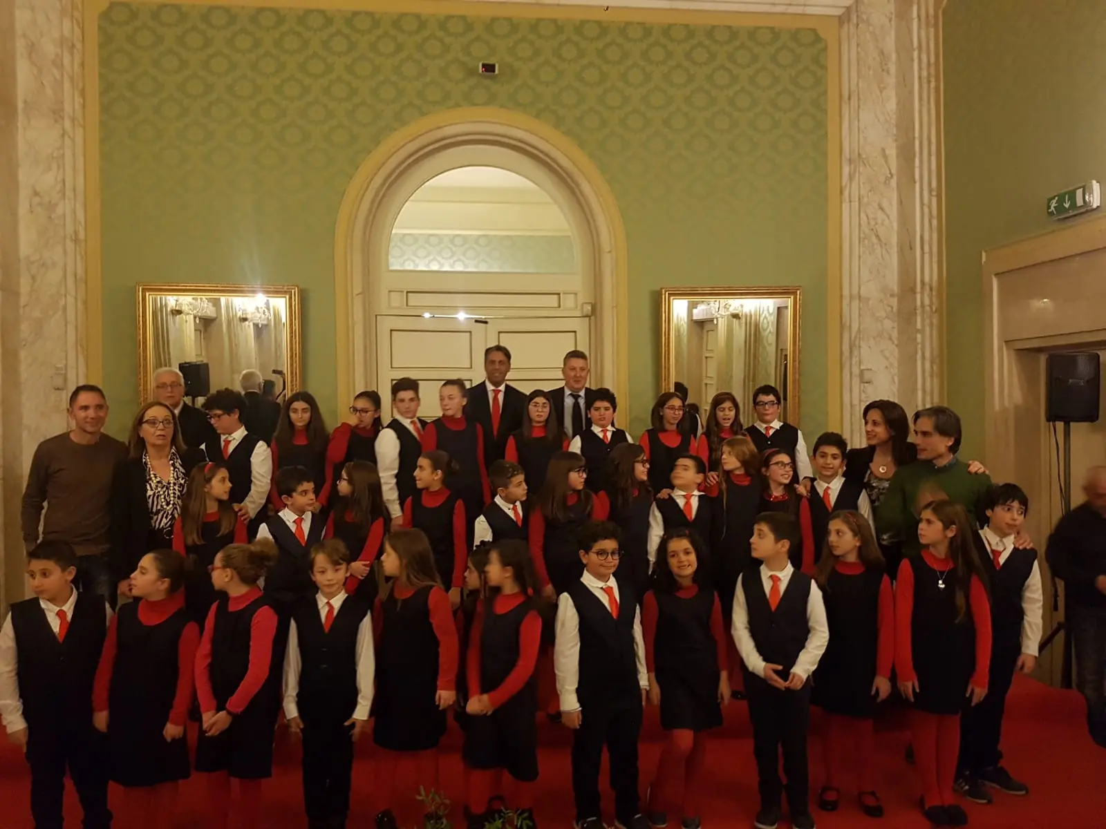 Natale a Reggio, al \"Cilea\" gli auguri in musica del coro scolastico comunale