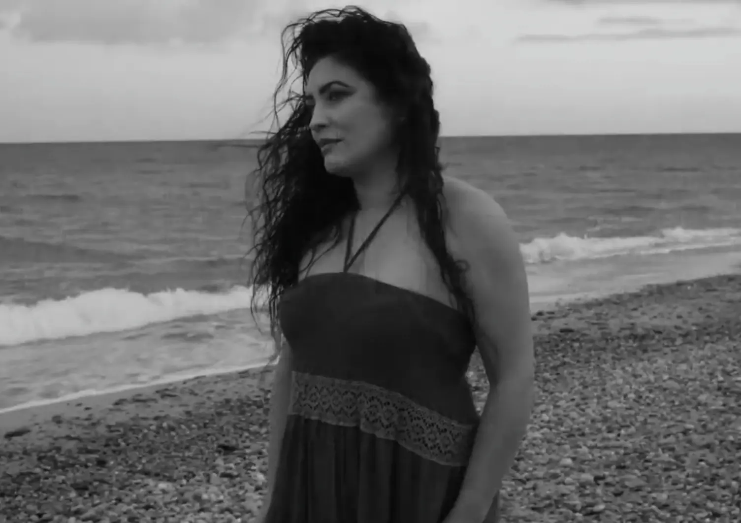 Siderno, Cinzia Costa protagonista del videoclip \"Noi ci saremo ancora\"