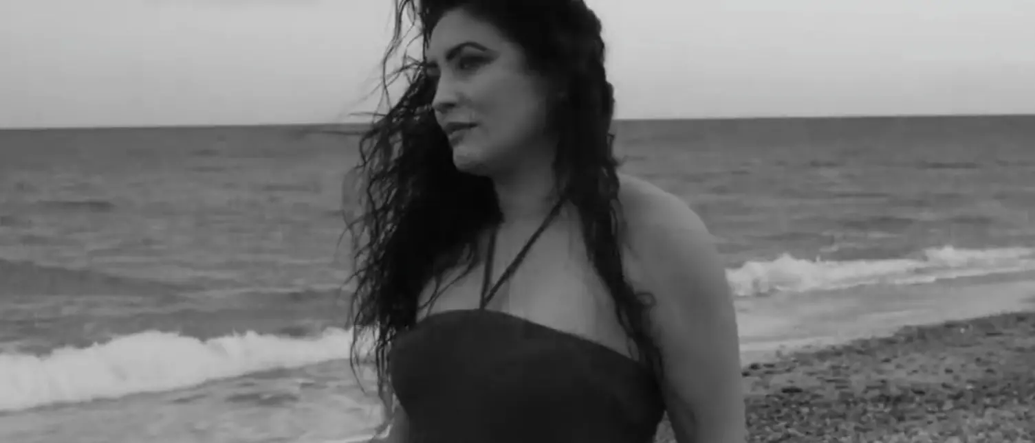Siderno, Cinzia Costa protagonista del videoclip \"Noi ci saremo ancora\"